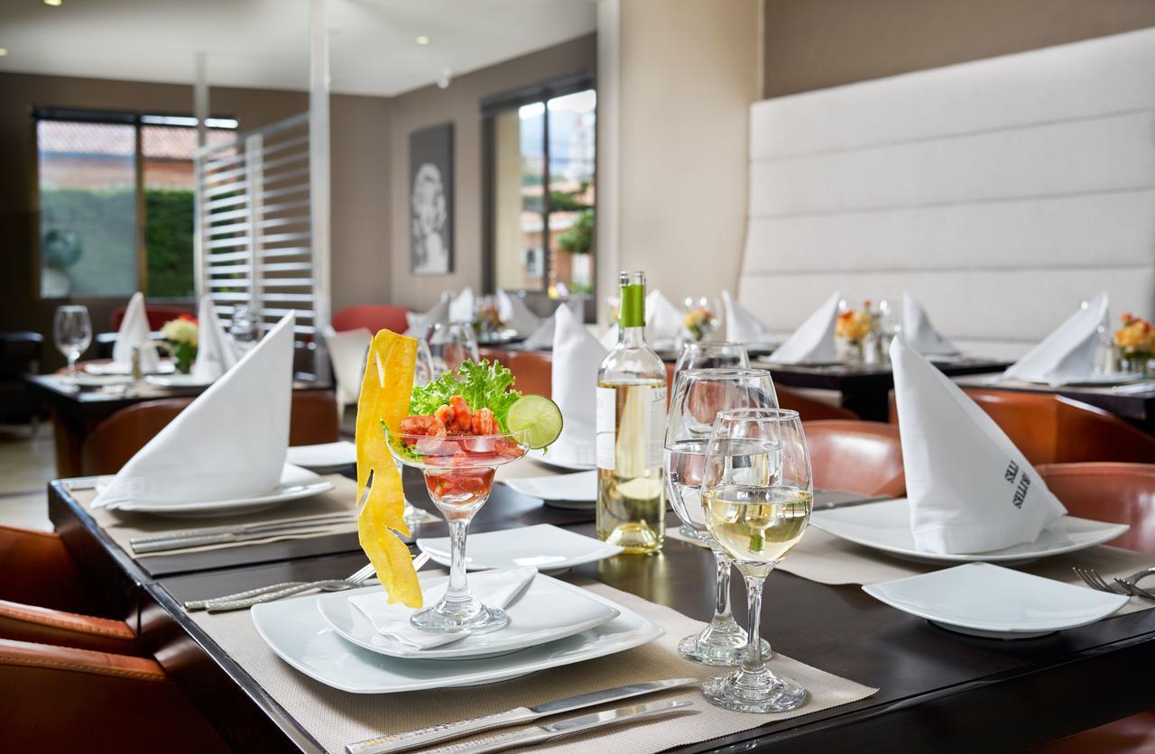 Hotel Celebrities Suites Bogota Bagian luar foto